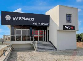 SPOT ON Happyness Restaurant、Fatwaのホテル