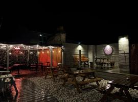 The Cassillis Hotel - Smart Self Check-in Hotel & Bar, hotel em Maybole