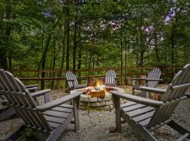Luxury Cabin with Hot Tub, Fire Pit and Near the Lake