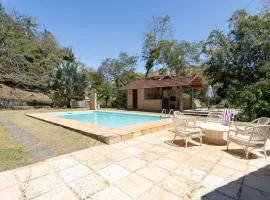 Sitio em Vassouras na serra com piscina e lareira