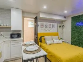 CUTE and COZY studio w jacuzzi