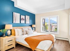 Stylish 2BR Golden Getaway with BBQ and Stunning Views, Hotel mit Parkplatz in Golden