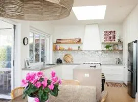 Tranquil and Spacious Parkside Retreat in Willoughby