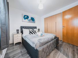 Modern 2-Bed Near Braehead, hôtel à Renfrew