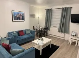 Stylish 2BR in Renfrew