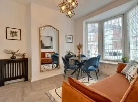 Spacious 4BR house near Portsmouth center