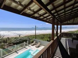Excelente Casa com área Gourmet de frente mar