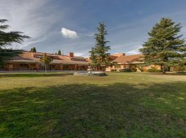 Alojamiento cristo rey, hotel v destinaci Pozuelo de Alarcón