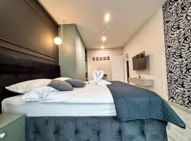 Sky Heaven - Airport 2 Bedroom Apartment - Parking