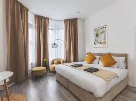 Amazing serviced accommodations for Corporate Contractors and Leisure clients Located at a walking distance from three majors Underground and Overground stations