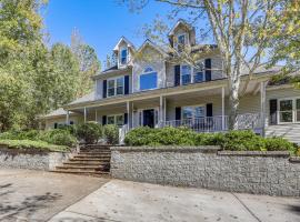 Walk to Trails Peaceful Family Home in Braselton, hotel en Braselton