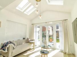 Luxury 5-Bed Home in Milton Keynes, hotel v destinaci Milton Keynes