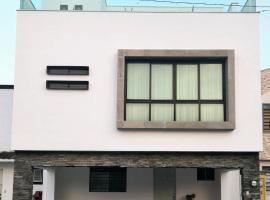 Casa en Apodaca Fracc Privado WiFi 6PPL con terraza a 10 min del Aeropuerto, hotel in Monterrey