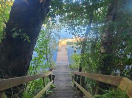 Cabaña Pucura - Orilla de Lago, hotel i Pucura