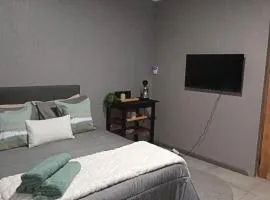 J & M Elegant escape 2