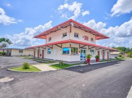 Domaine du lac bleu, hotel in Saint-Laurent du Maroni