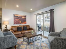 6D Moab RedCliff Condo Pet Friendly Pool and Hot Tub, hotel em Moab