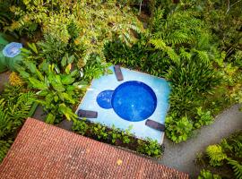 Nowhere、ボカス・タウンのホテル