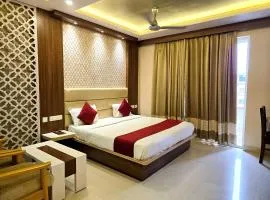 Kuber - Palace Premium # Restaurant- Lift and Free Parking Facilities - Fully Air Conditioning Premium Room