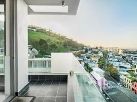 Luxury 2BR Sky Suite City Views & Prime Location