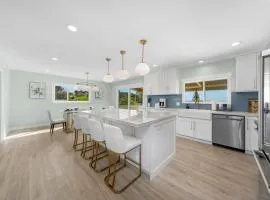 Family Hilltop luxe retreat with breathtaking views