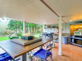Peaceful Patio View! Waterfront Puget Sound Unit, hotell i Poulsbo