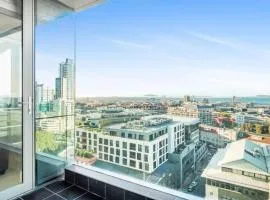 Luxury 2BR Sky Suite City Views & Prime Location