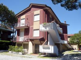 Holiday Home Il Pontile in Marina di Massa, apartments with private outdoor area, just 400 meters from the sea, hotel v destinaci Marina di Massa