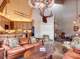 Tyra Summit Breck Hideout Condo: Ski-In/Ski-Out, hotel en Breckenridge