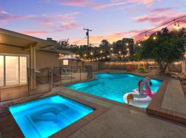 Hot Tub - Pool - FirePit - GameRoom - Sleeps 12!, hotel in Riverside