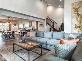 Summit Haven Home: Hot Tub, Stylish New Remodel