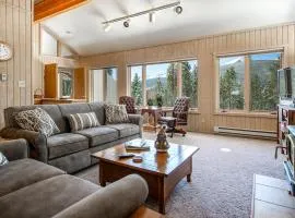 Blue River Pines Home: Peaceful, Hot Tub, Views