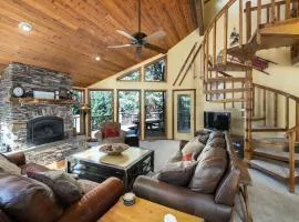 Heartstone Hideaway Home: Hot Tub, Dog Friendly