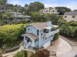 Darling Del Mar Beach Cottage with Ocean Views