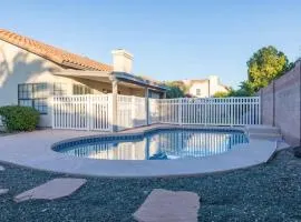 Gilbert Home Private fenced Pool Family Fun and Prime Location