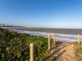 Apto Pet Friendly com Garagem na Enseada Azul, hotel in Meaípe