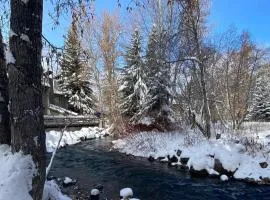 Ski-in/Ski-out to Baldy + Outdoor Pool