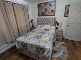 Private Full Apartment Flat, hótel í Hackbridge