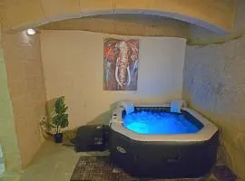 Traditional Maltese 2-Bedroom Home with Private Hot Tub - Steps Away from Valletta
