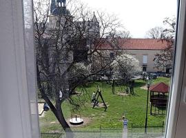 Ośrodek Architektury i Humanistyki, hotel i Sandomierz