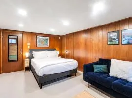 Bright 1BR Near UW & Local Parks