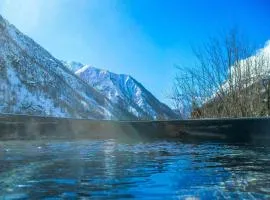 Baita In Pietra Con Vista Sulla Valle Di Ala