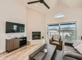 Lake Forest Alpine View: Lake Mountain Views