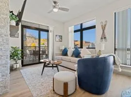Skywalk Flats Mountainview Condo: Downtown, Rooftop Hot Tubs