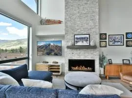 Skywalk Flats Downtown Condo: Mountain Views, Rooftop Patio