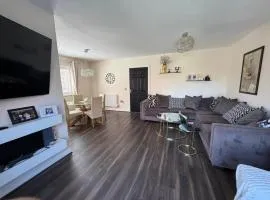 10 Beds l Driveway l 1GBWi-Fi l Pool Table