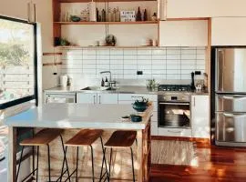 Kowhai Cabin - Serene Scandi Escape in Hokitika