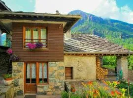 Baita In Pietra Con Vista Sulla Valle Di Balme