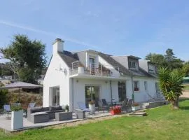 Holiday home with partial sea view, Douarnenez
