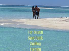 Blue Wave Hotel Maldives - If booked Fullboard a week, free transport to hotel - Best for fishing surfing snorkeling sandbank, ξενοδοχείο σε Kudahuvadhoo